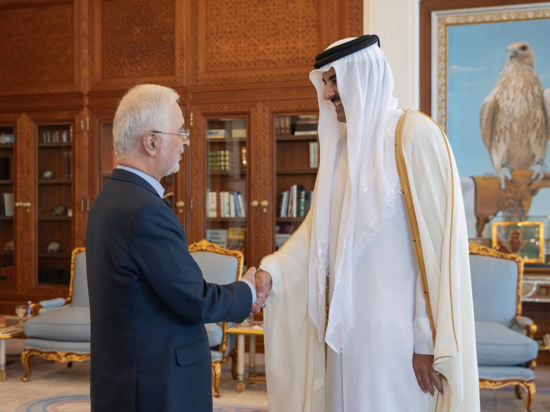 أمير قطر يبحث مع وزير داخلية إيران جهود خفض التصعيد